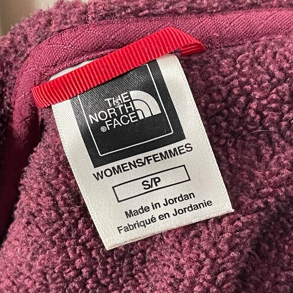 The North Face • Crescent Sunshine Burgundy Hoodie Quarter Button - Picture 5 of 6